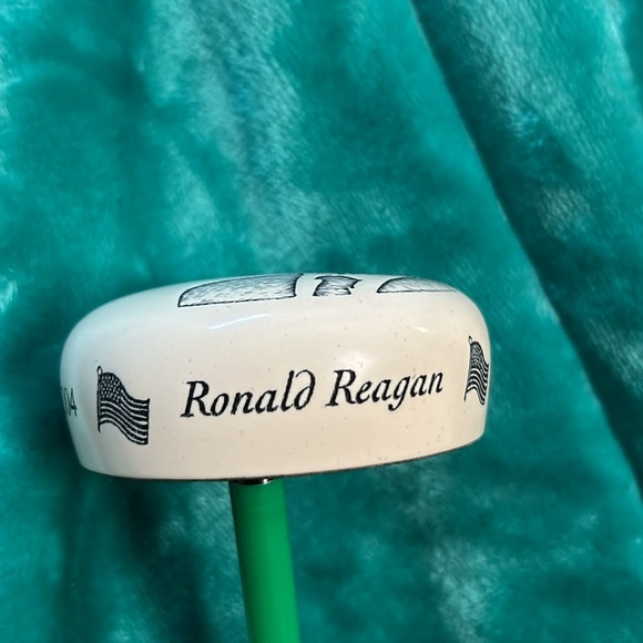 The Ronald Reagan Presidential stone paperweight. Trust but Verify Vintage - Picture 3 of 6